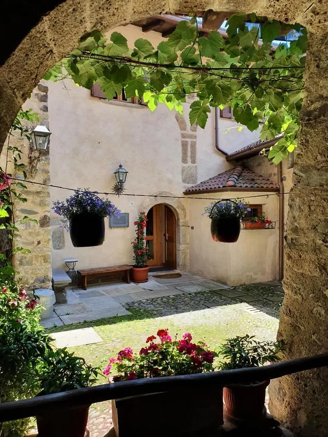 La Tana Del Tasso Rooms&Breakfast Camerata Cornello Bed & Breakfast